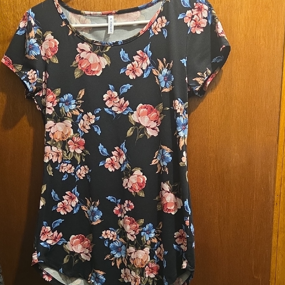 Piphany Black Floral Short Sleeve Top